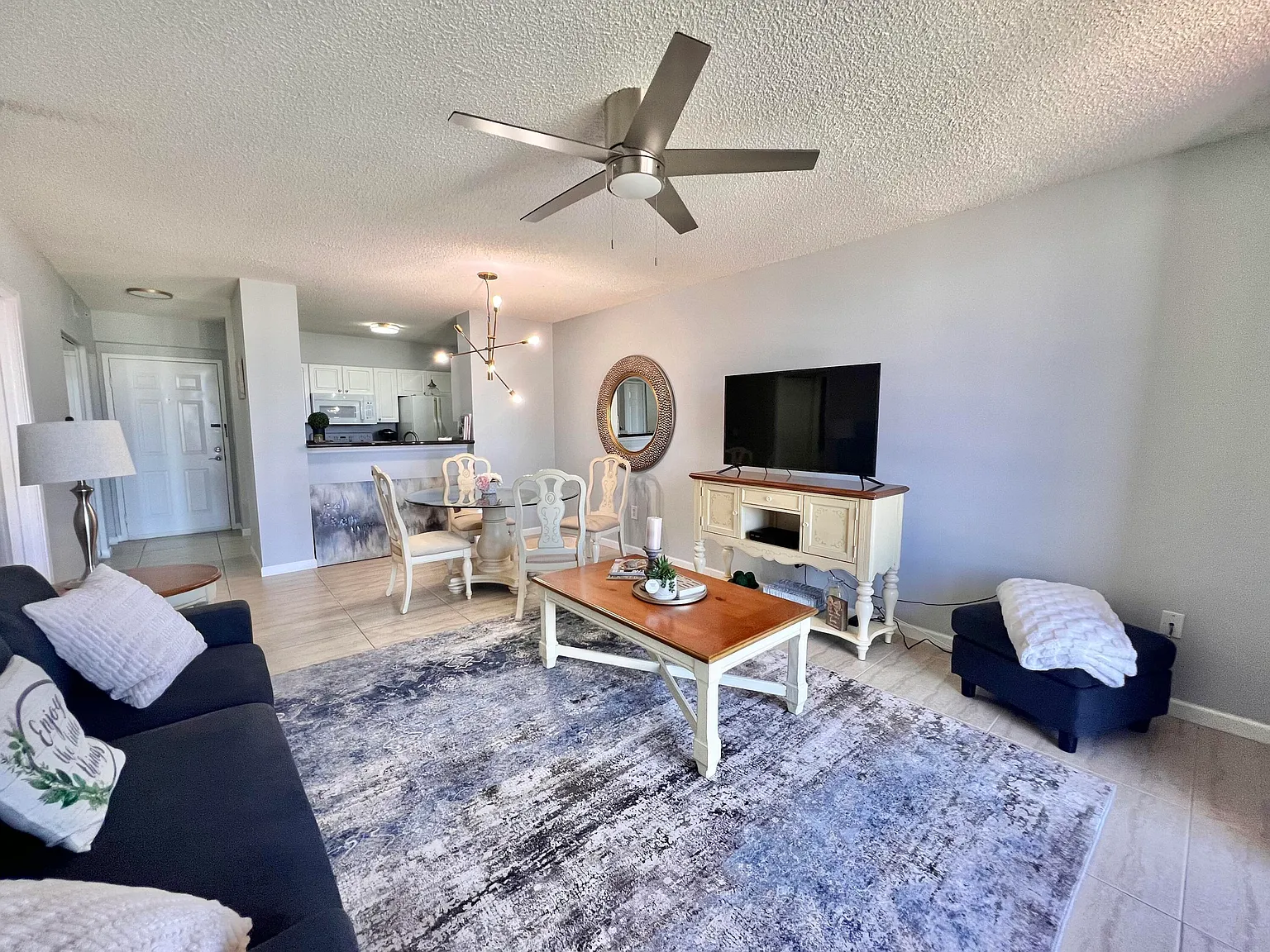 1 bed, 1.0 bath, 706 sqft, $2,700 — Photo 2