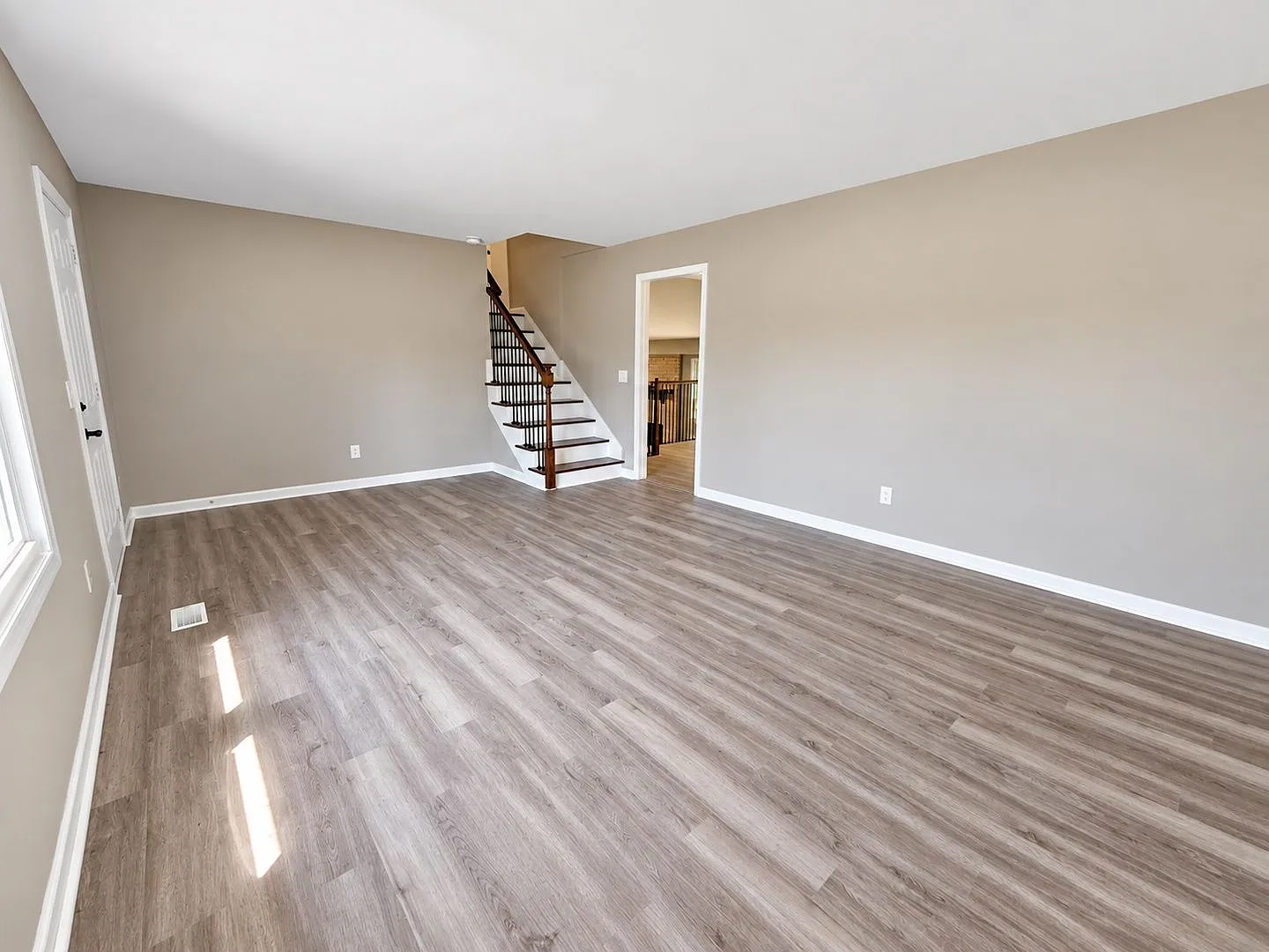 3 bed, 2.0 bath, 1332 sqft, $1,945 — Photo 2