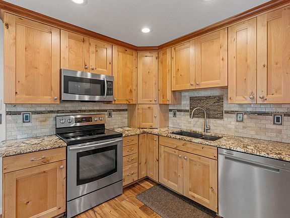 4th image of 12924 Revere Ln N