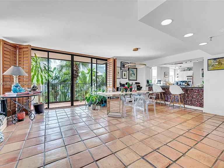 1700 S Bayshore Ln #3B — Photo 4