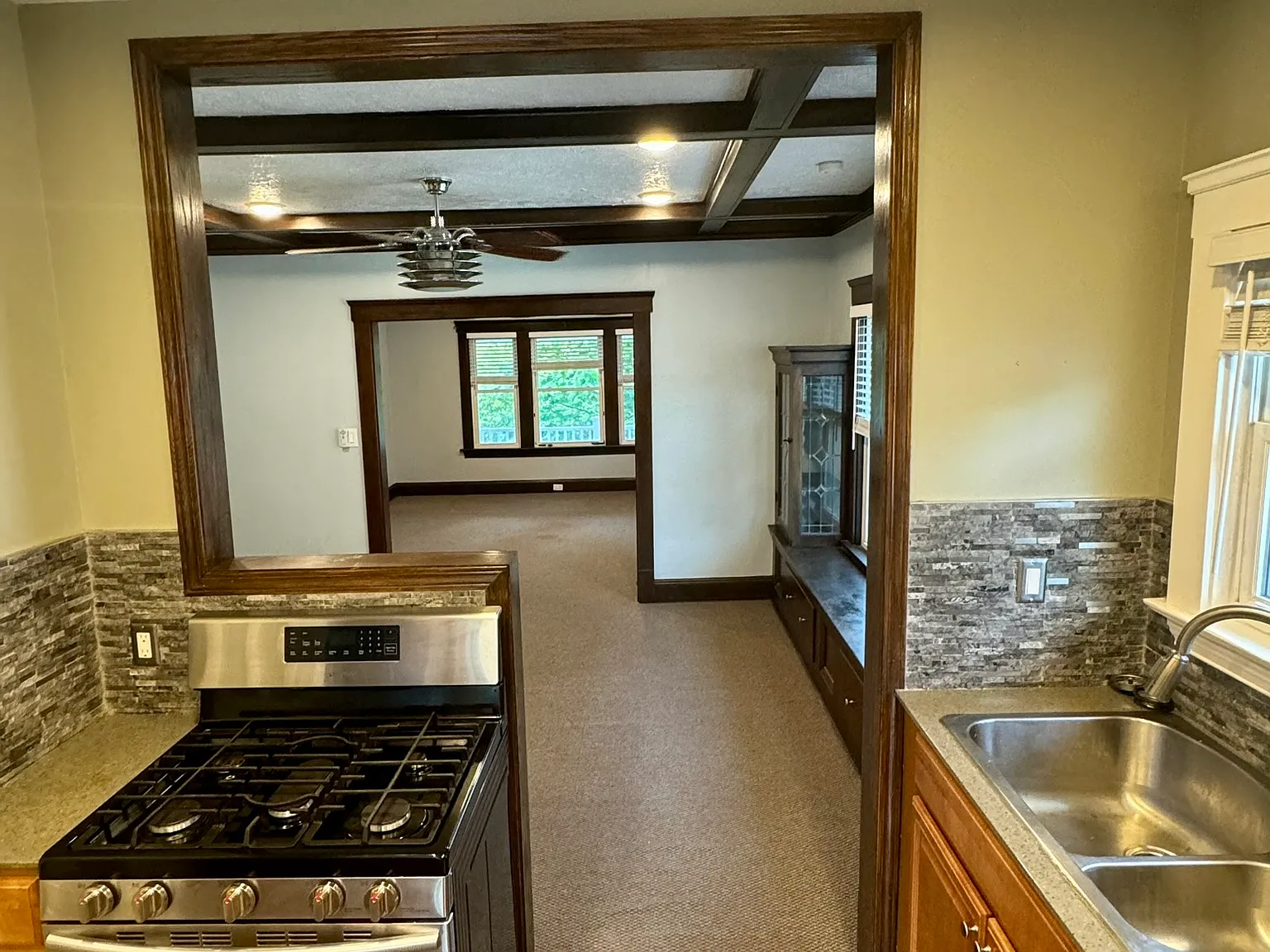 2 bed, 1200 sqft, $1,500 — Photo 2