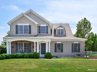 611 Hickory St, Sugar Grove, IL 60554