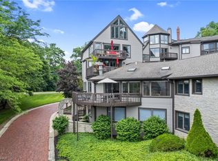 431 Darbys Run #16, Bay Village, OH 44140