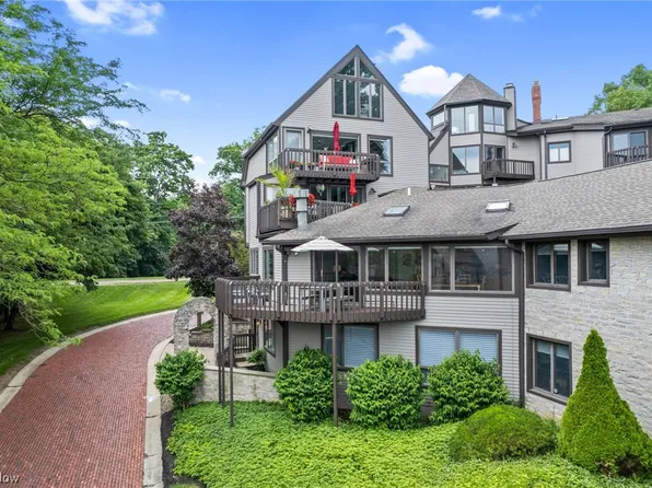 431 Darbys Run #16, Bay Village, OH 44140