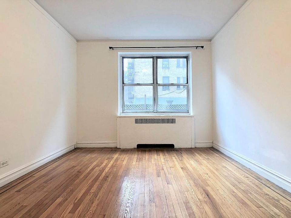 1st image of 100 Bennett Ave Frnt 1