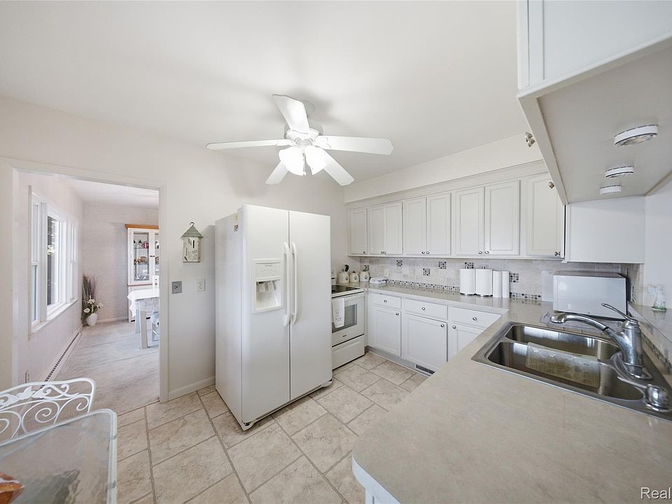 12165 Margaret Dr, photo 10