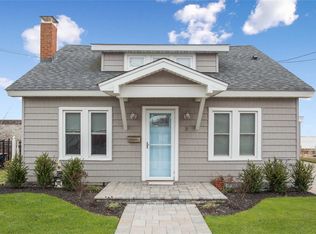 8 Grandview Dr, Blue Point, NY 11715