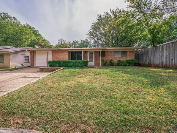 806 Martha Dr, Gladewater, TX 75647