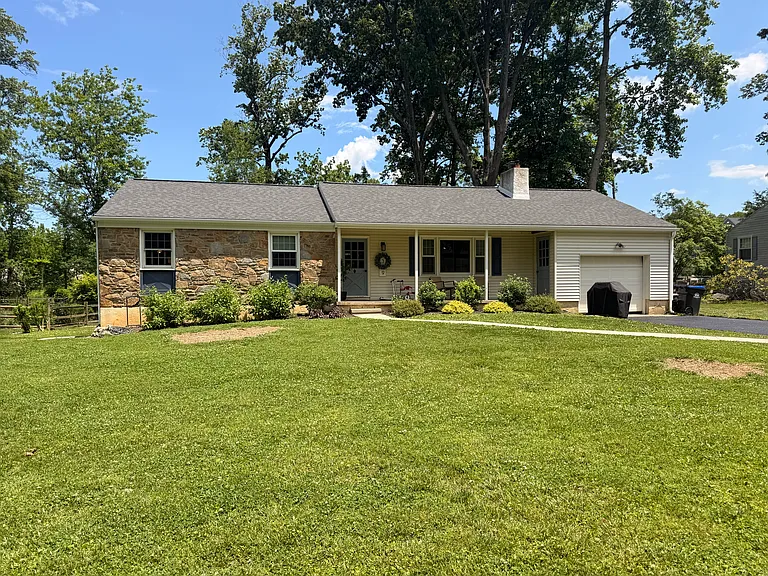 1349 Sweet Briar Rd — Photo 2