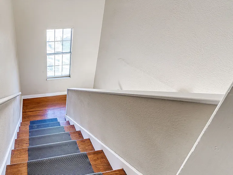 The Vintage Apartments — Photo 17