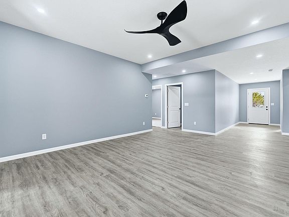 4th image of 3825 Clermont Ave