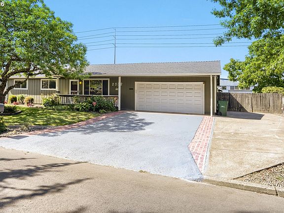 2nd image of 2332 Rhodora St