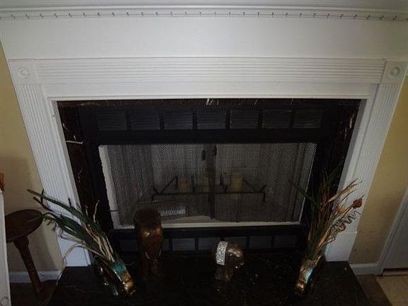 274 River Forest - Family - Fireplace