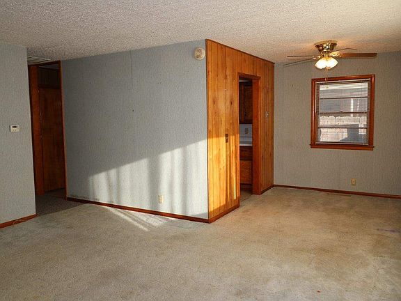 4th image of 710 N Riverdale Dr