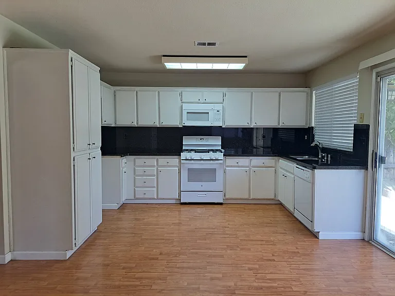 9507 Salinger St — Photo 12