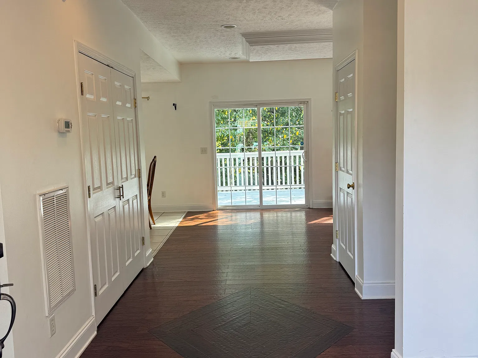 3 bed, 2125 sqft, $2,950 — Photo 3