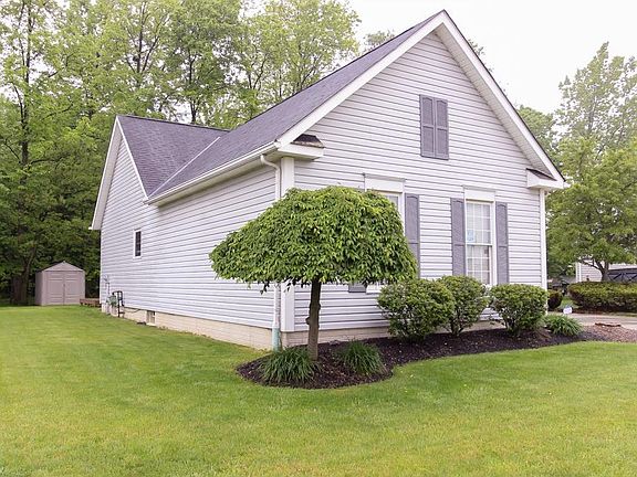 5th image of 213 Haines St