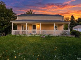 9022 Parshallville Rd, Fenton, MI 48430