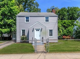 712 Goldenrod Ave, Bridgeport, CT 06606