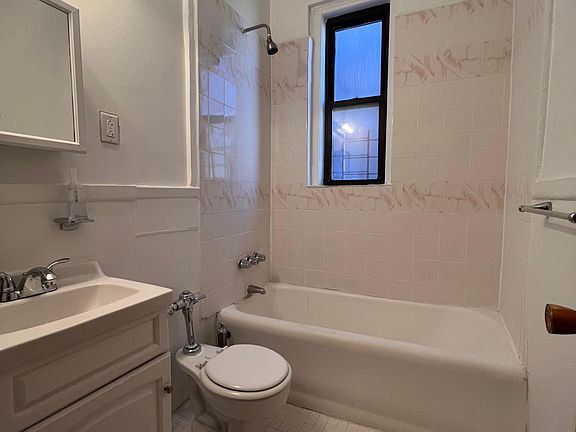 2nd image of 59 E Mosholu Pkwy N #4K