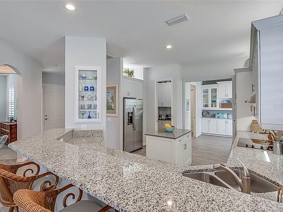 5th image of 11078 Barnsley Dr