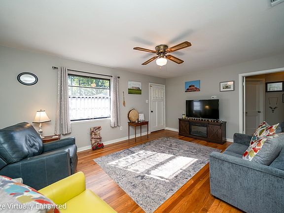 5th image of 713 Martha Dr