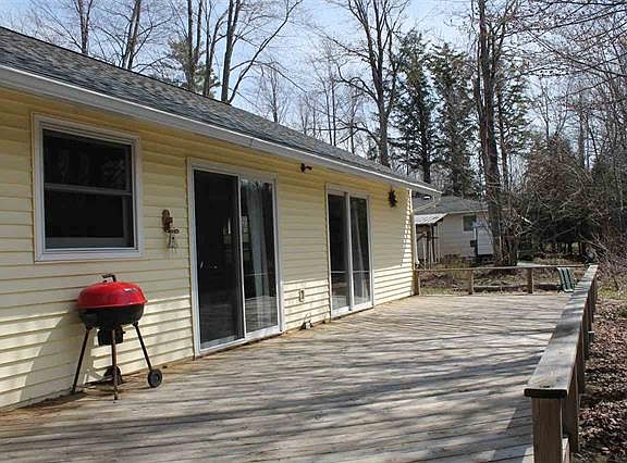 4th image of 704 E River Dr