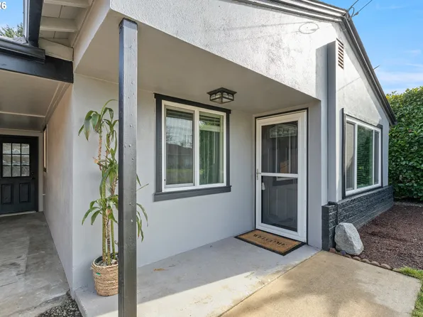 169 W Hazel St, Roseburg, OR 97471