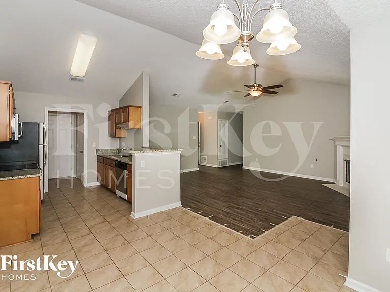 1836 Roy Dr — Photo 4