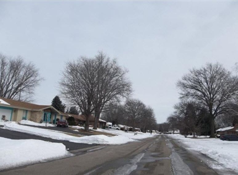 2nd image of 3260 City View Dr