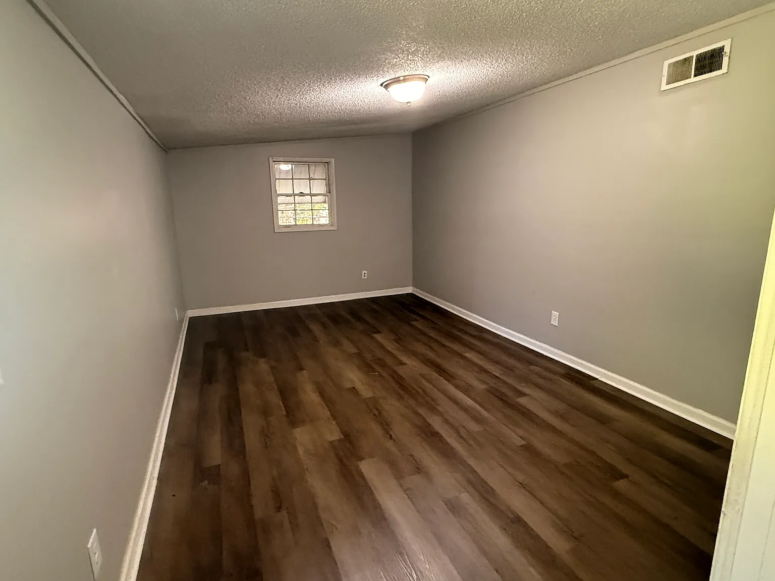 4 bed, 1360 sqft, $1,100 — Photo 2