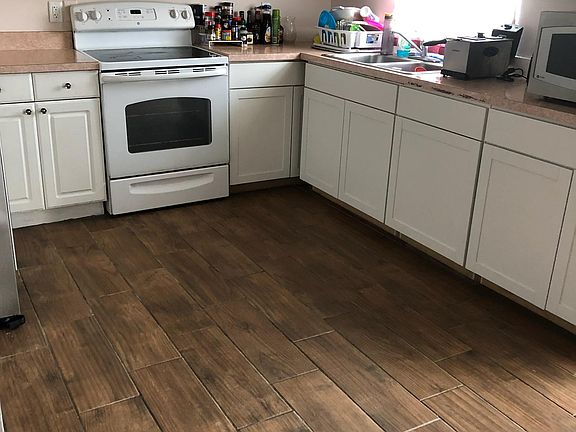 3rd image of 606 Royalty Ct