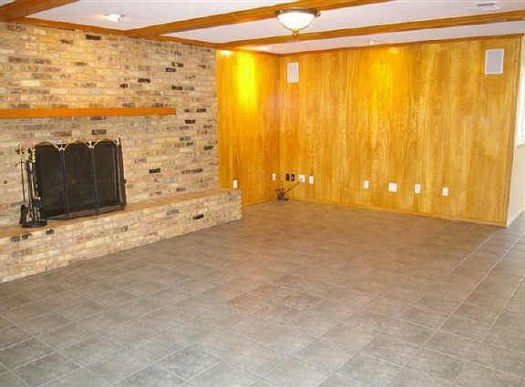 3rd image of 1321 Glenwick Ln