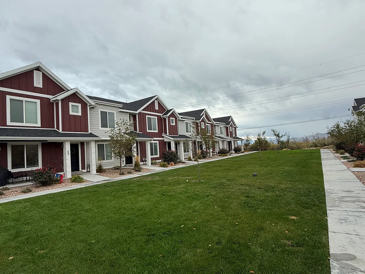 3 bed, 1400 sqft, $1,895 — Photo 2