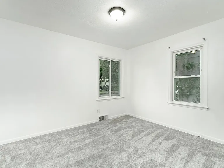610 W Austin Ave — Photo 12