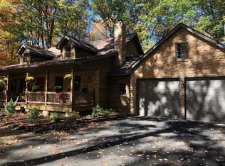 17 Sassafras Rd, Lake Harmony, PA 18624