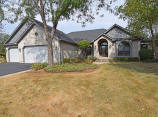 3690 Lakeview Dr, Algonquin, IL 60102