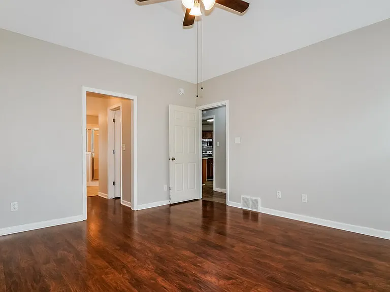7838 Alexanders Crossing Dr — Photo 10