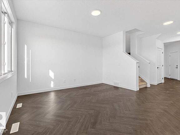 5th image of 2106 Crossbill Ln