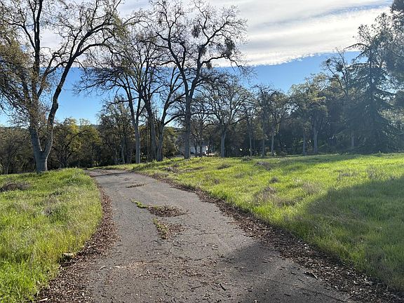 2nd image of 4141 Red Hill Rd