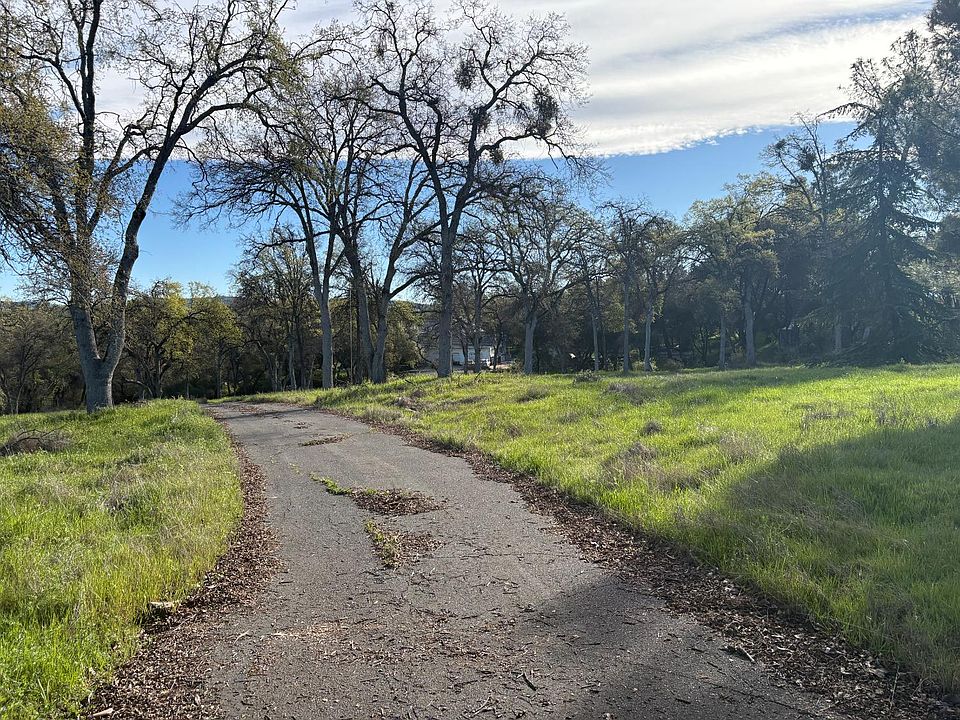 2nd image of 4141 Red Hill Rd