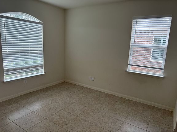4th image of 1619 Park Trails Blvd