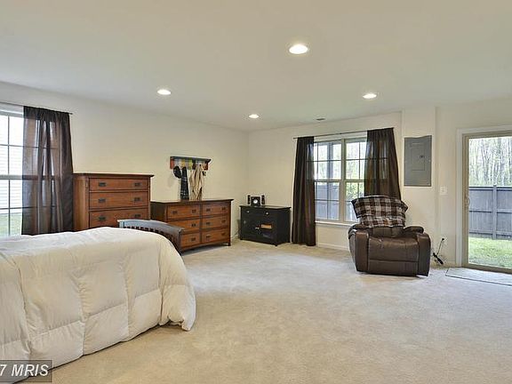 4th image of 42625 Chisholm Dr