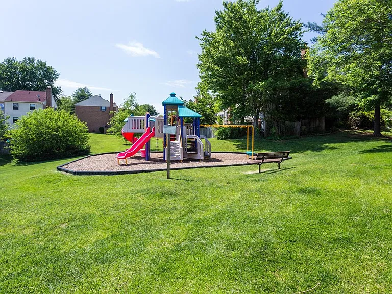 9884 High Water Ct — Photo 22