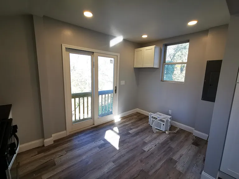 1588 Franklin Ave — Photo 14