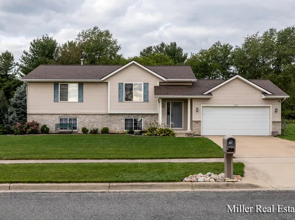 307 Lloyd Ct, Middleville, MI 49333