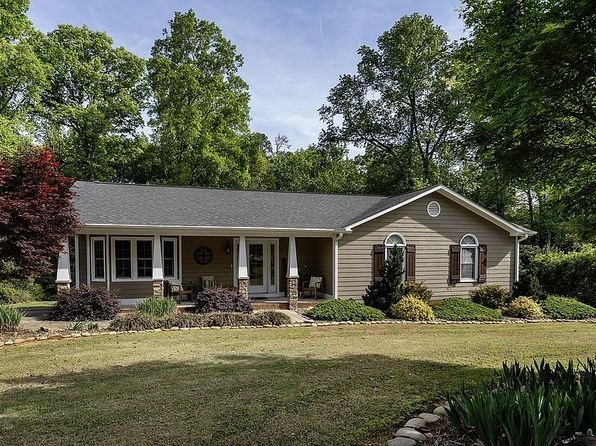 2322 Bearskin Ln