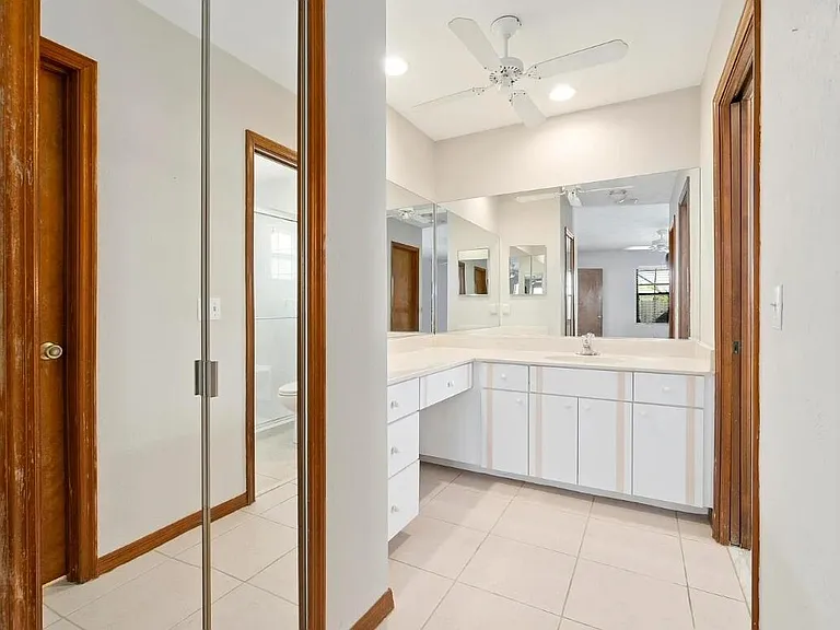 329 SE Oakridge Dr — Photo 10