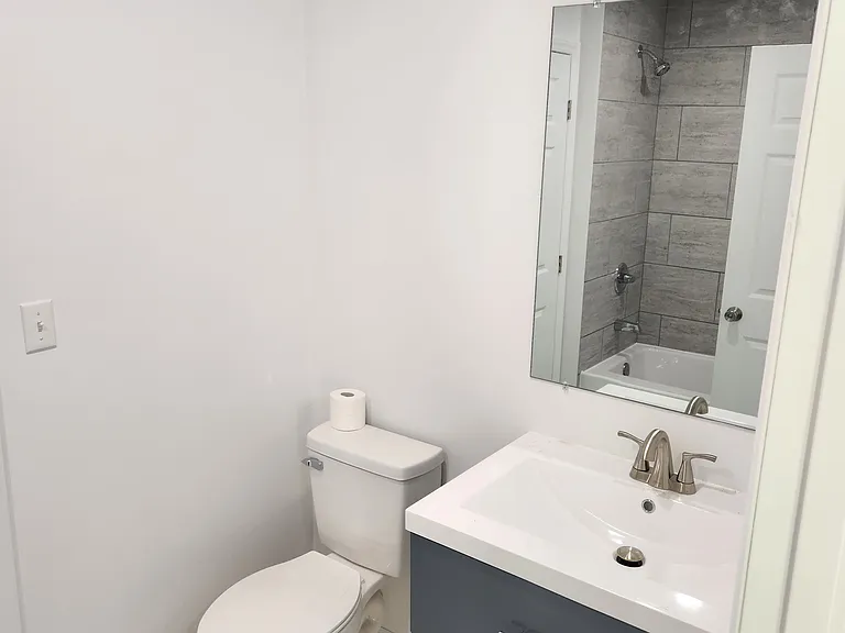 1703 E Lincoln St — Photo 2