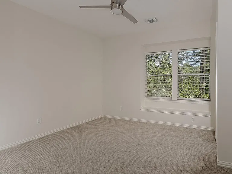11 N Lansdowne Cir — Photo 34